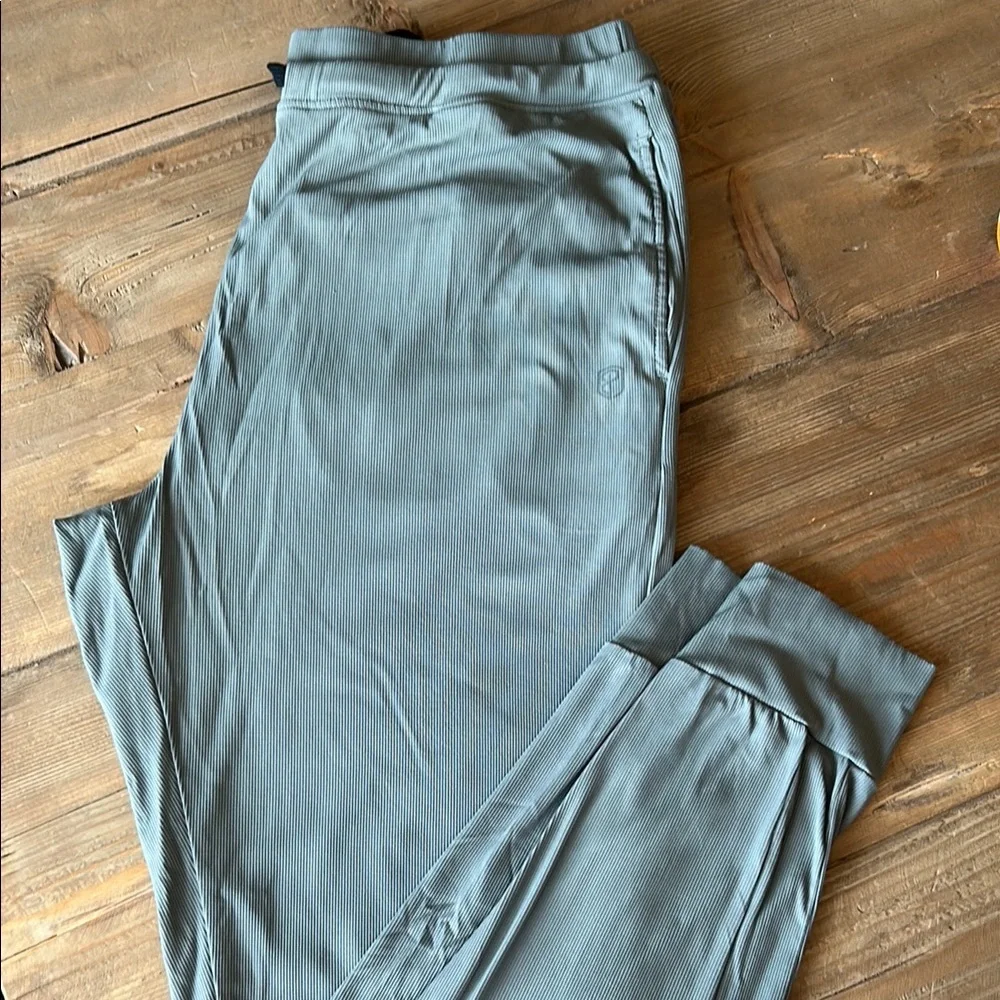 Gray Stretchy Yoga pants with Elastic Waistband and Tapered Ankle - Picture 1 of 3